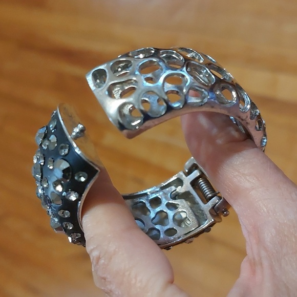 Black Blingy Crystal Studded Clamper Hinged Bangle Bracelet Silvertone - Picture 4 of 5